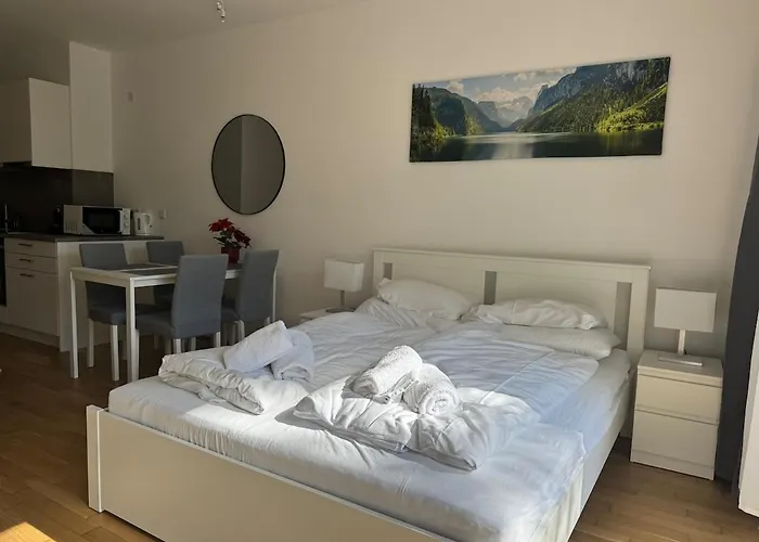 Modern With Private Garden Apartmán